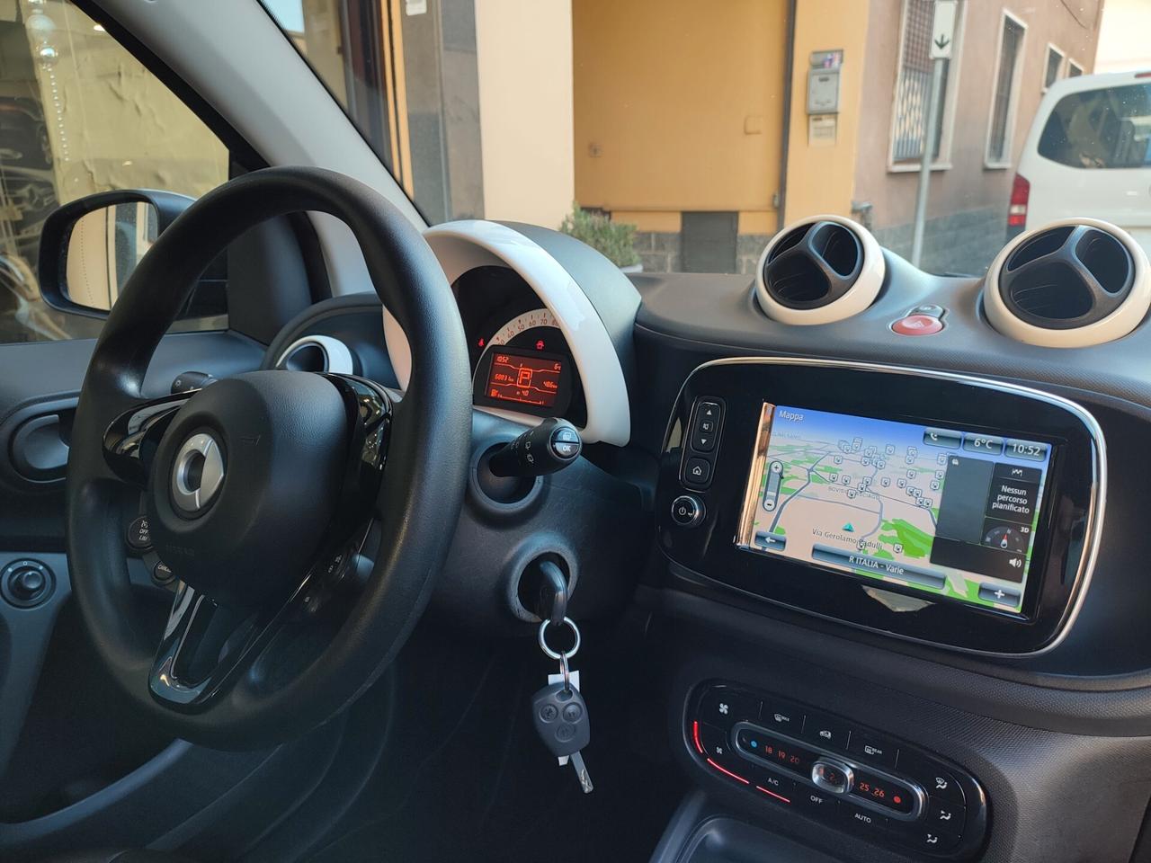 Smart ForTwo 70 1.0 twinamic Navi/Pelle/Panoramico