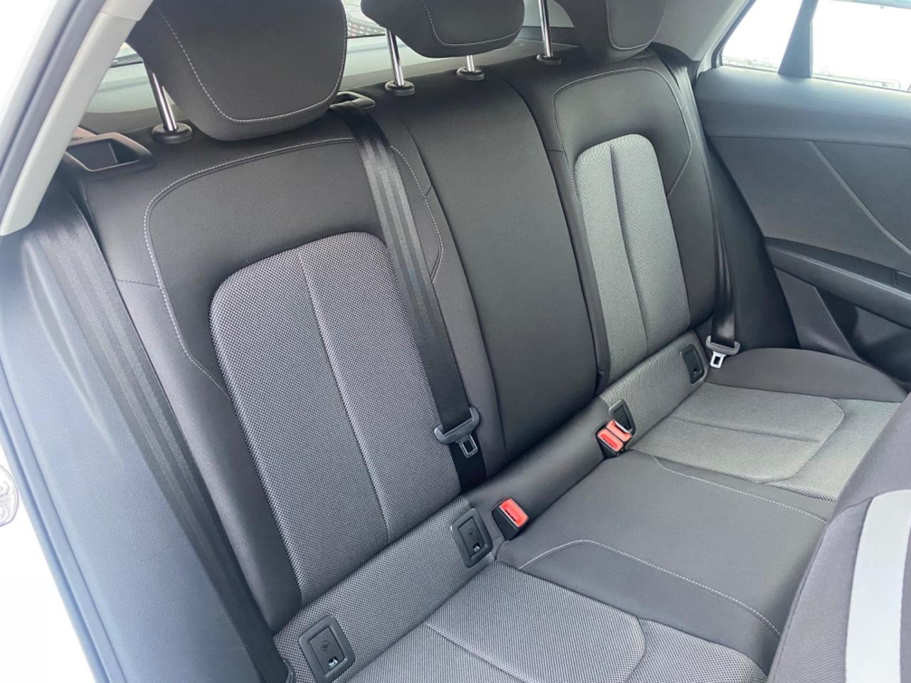 Audi Q2 30 TDI Identity Black