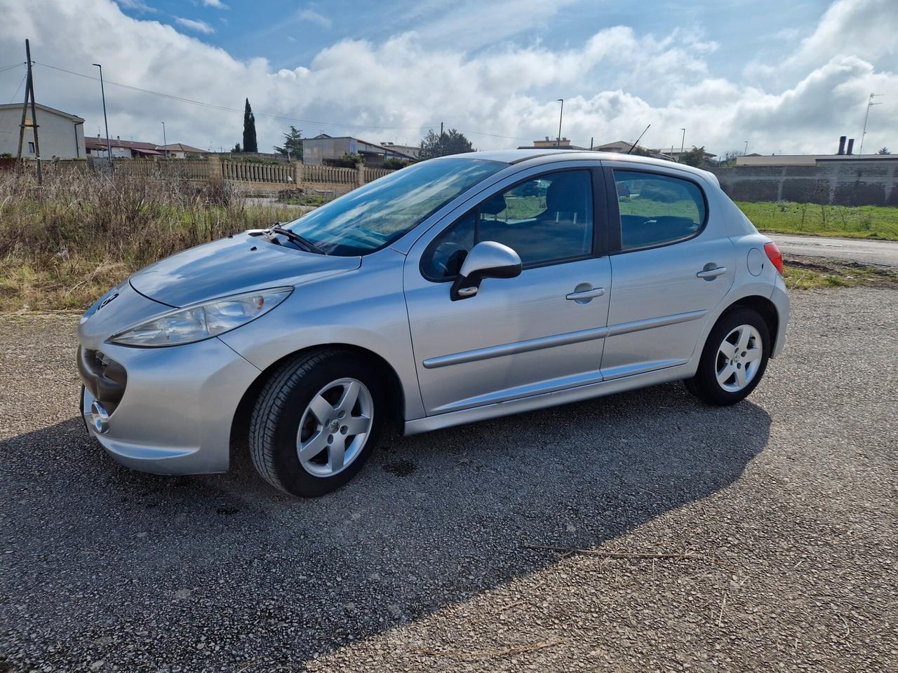 Peugeot 207 1.4 HDi 70CV 5p. ONE Line