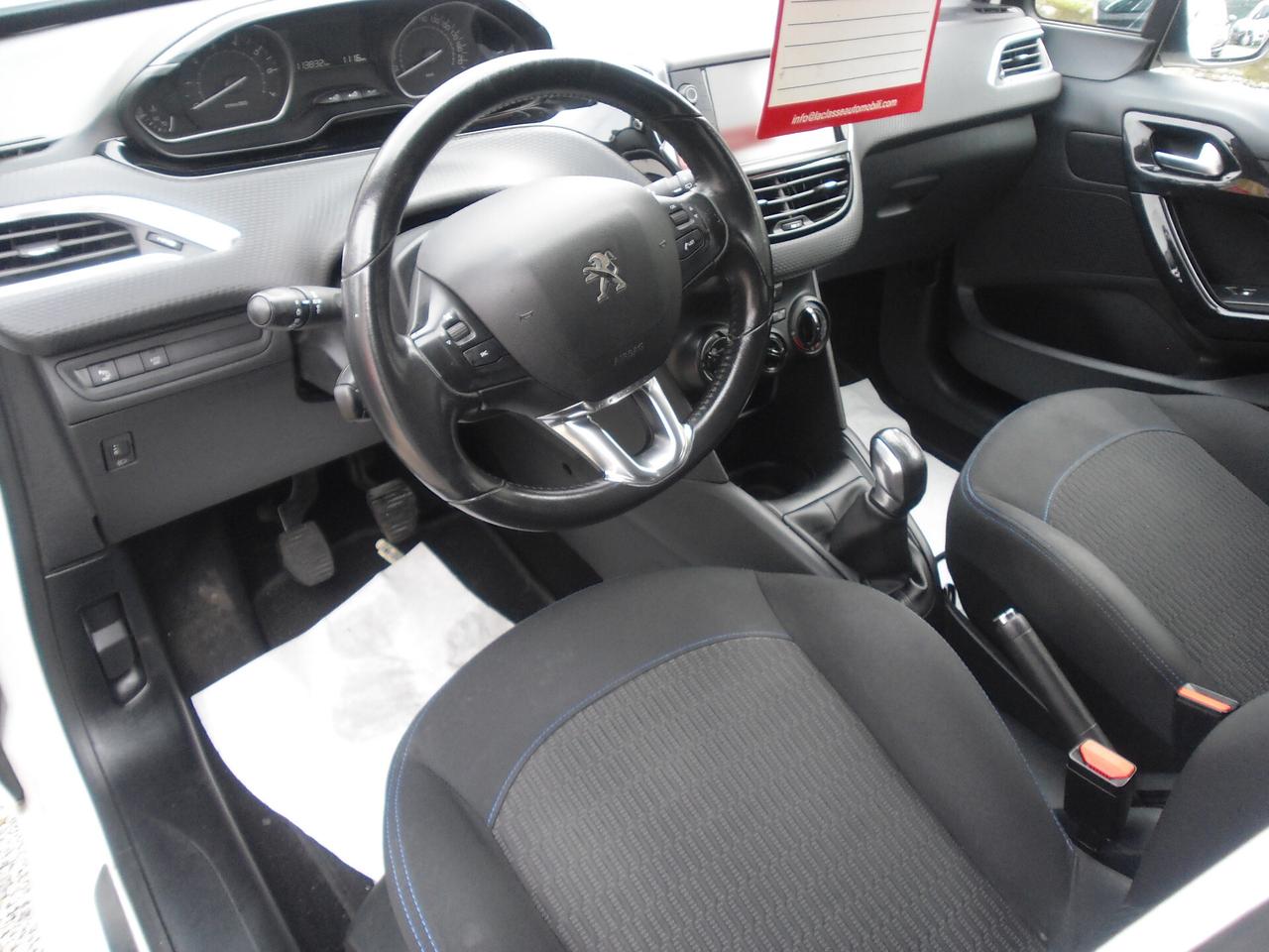 Peugeot 208 PureTech 82 5 porte Style neopatentati