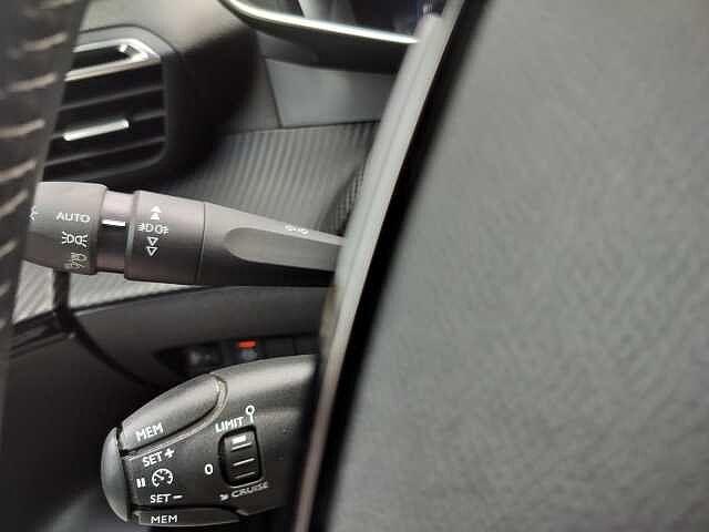 Peugeot 2008 PureTech 130 S&S Allure Pack