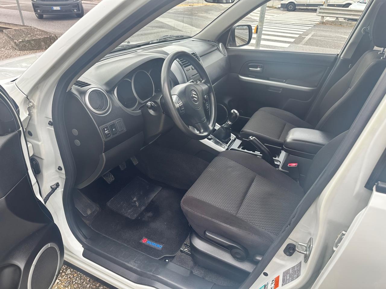 Suzuki Grand Vitara 1.9 DDiS 5 porte Executive 4x4 gancio