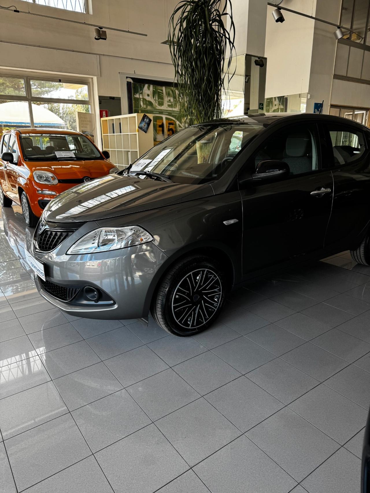 10 YPSILON KM0 PREZZI A PARTIRE DA EURO 14,950