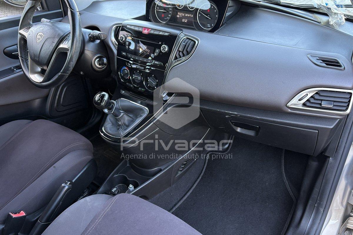 LANCIA Ypsilon 1.2 69 CV 5 porte Gold