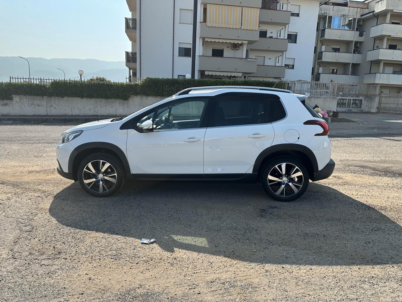 Peugeot 2008 BlueHDi 100 S&S Black Matt