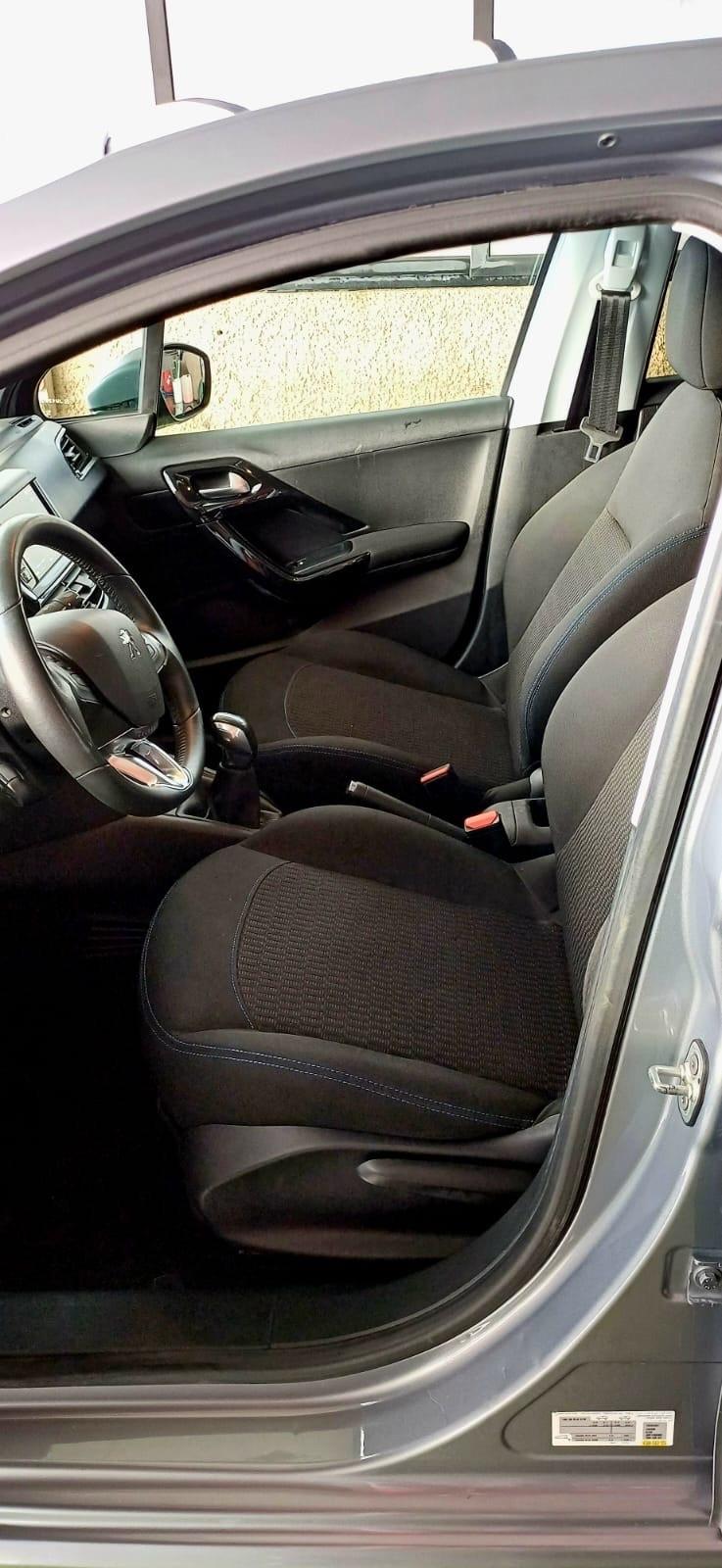 Peugeot 208 PureTech 82 Stop&Start Signature