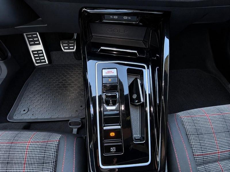Volkswagen Golf GTI VIII 2.0 TSI GTI DSG 245 CV
