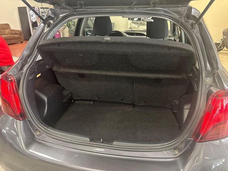 Toyota Yaris III 2015 3p 1.0 Active