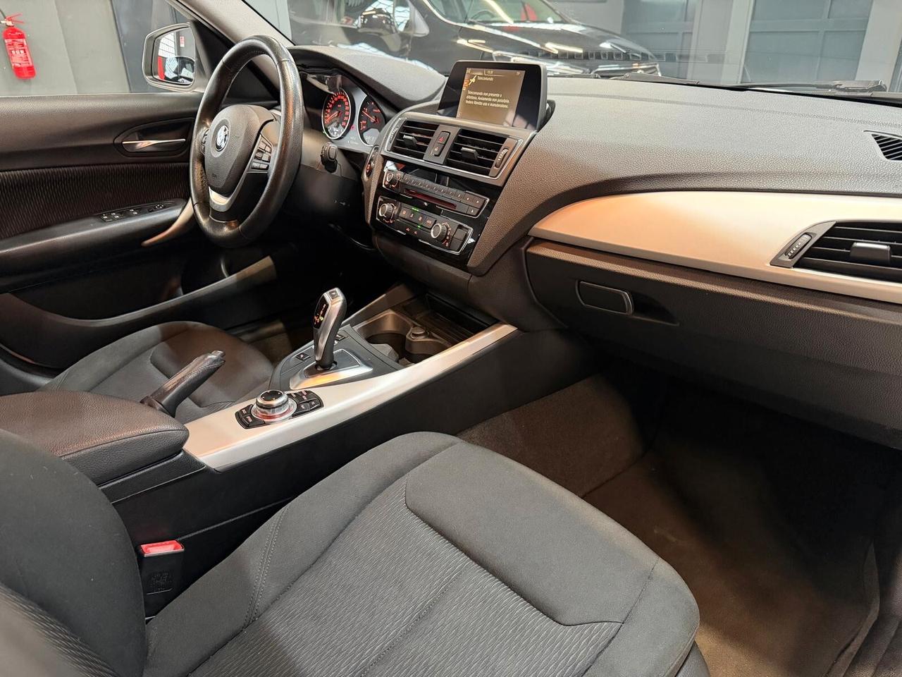 BMW Serie 1 F/20-21 2015 118d Urban 5p auto