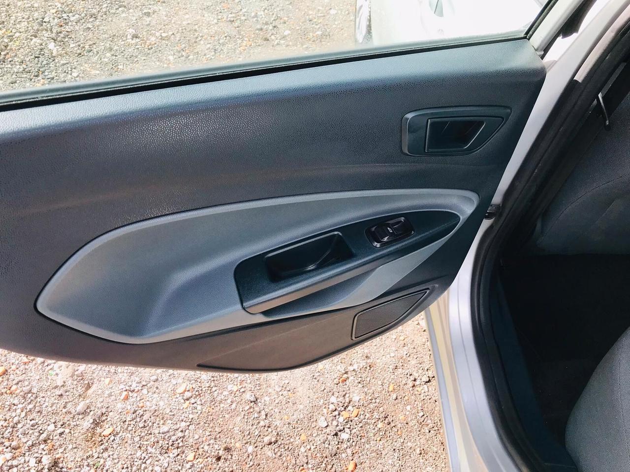 Ford Fiesta 1.4TDCI NEOPATENTATI CHIAMA 2010