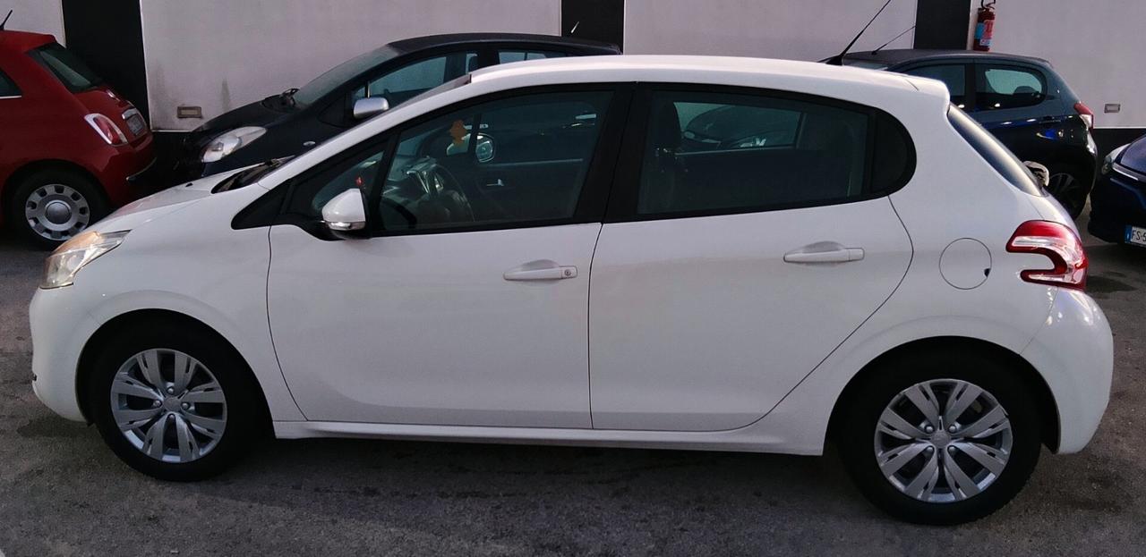 Peugeot 208 anche SENZA BUSTA PAGA