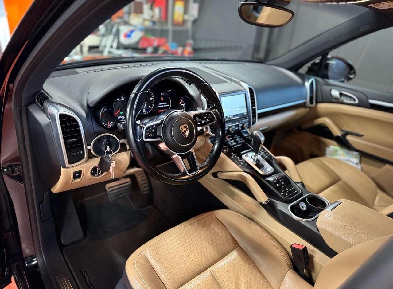 Porsche Cayenne 3.0 Diesel Platinum Edition Full-Optional Gancio Traino