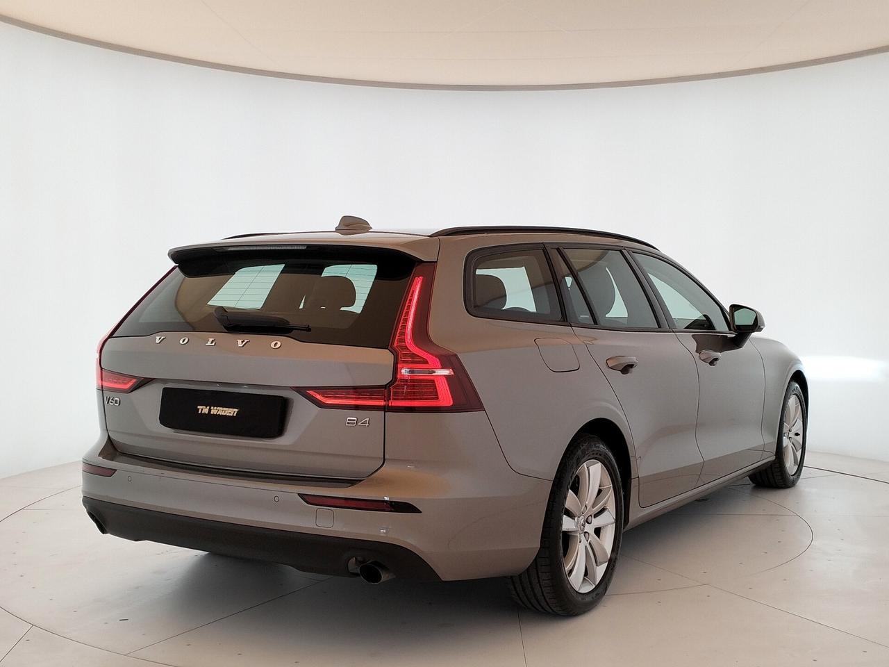VOLVO V60 2.0 b4 Momentum Business auto - IVA ESPOSTA