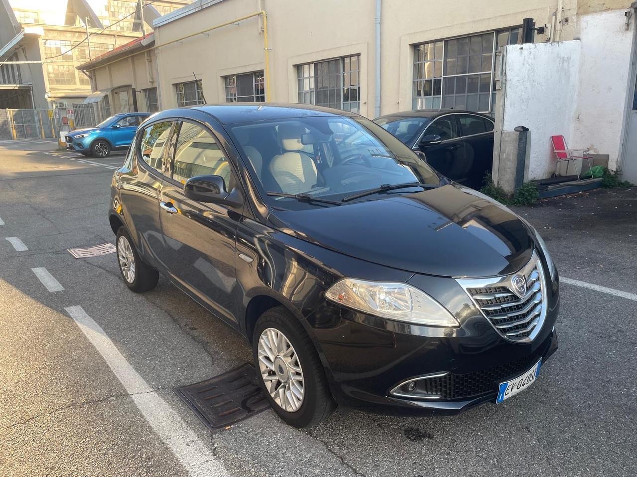 Lancia Ypsilon 0.9 TwinAir 85 CV 5 porte Metano Ecochic Gold