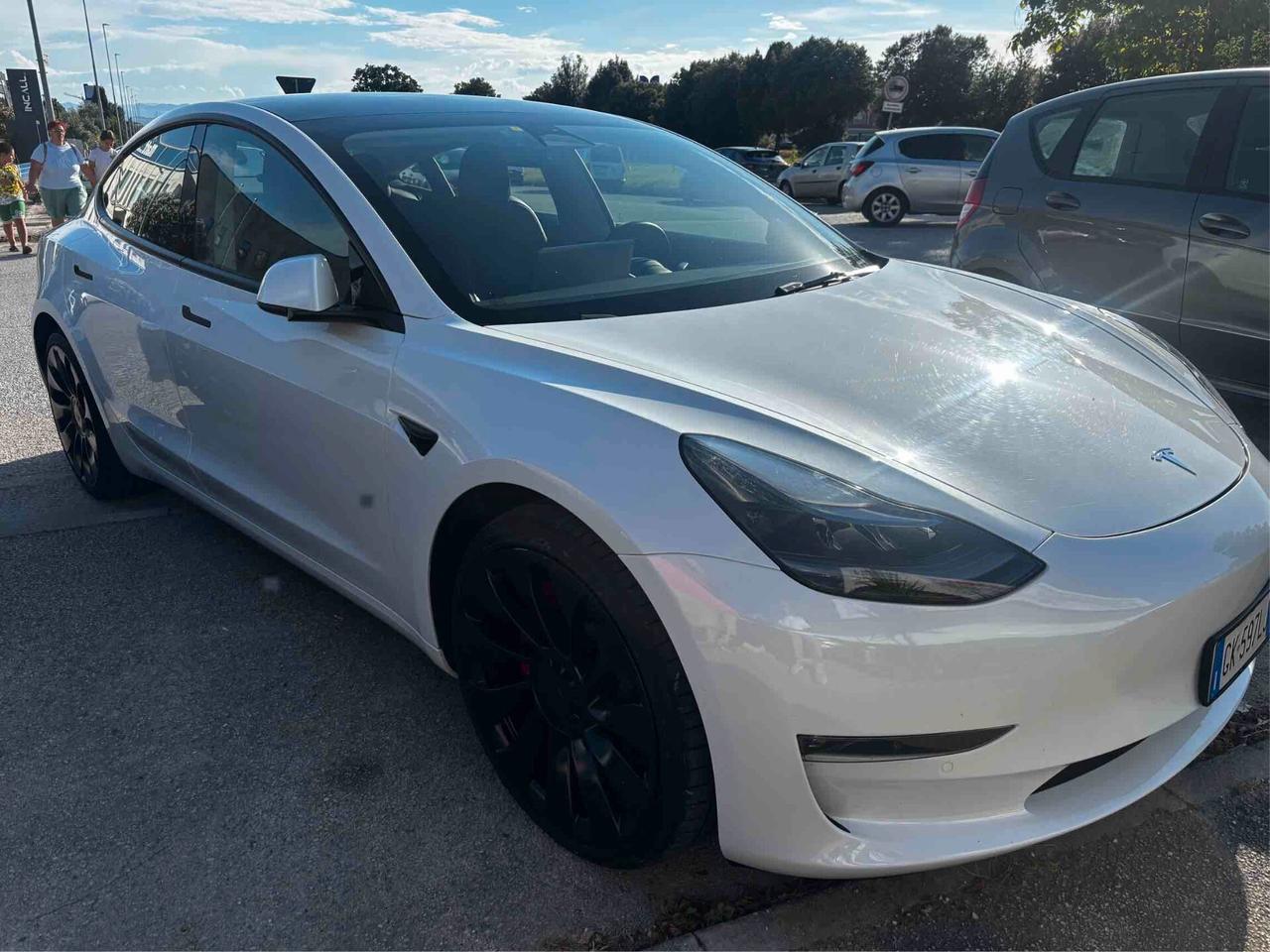 Tesla Model 3 Long Range AWD Performance Summon
