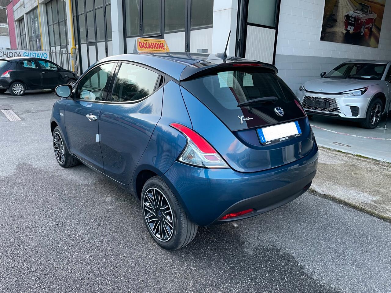 Lancia Ypsilon 1.0 FireFly 5 porte S&S Hybrid Silver