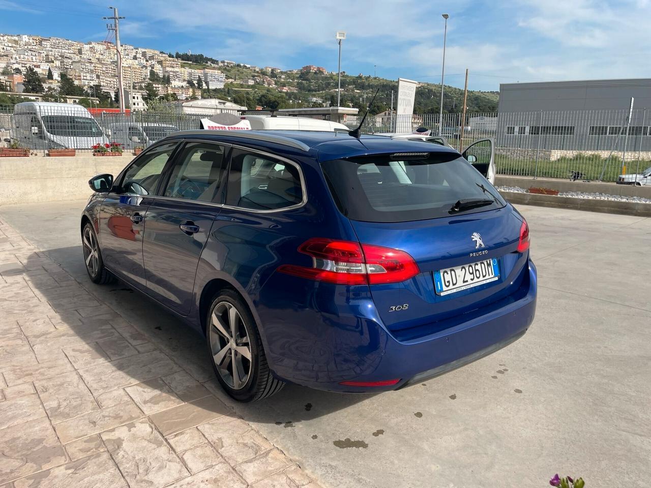 Peugeot 308 BlueHDi 130 S&S EAT8 SW Allure