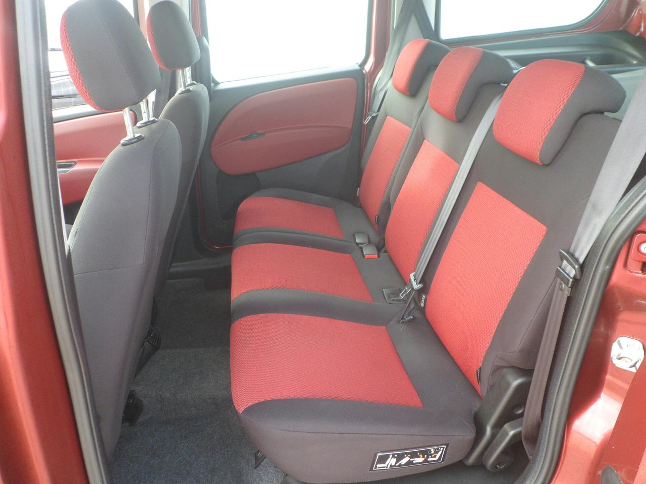 Fiat Doblo 5 posti maxi autovettura