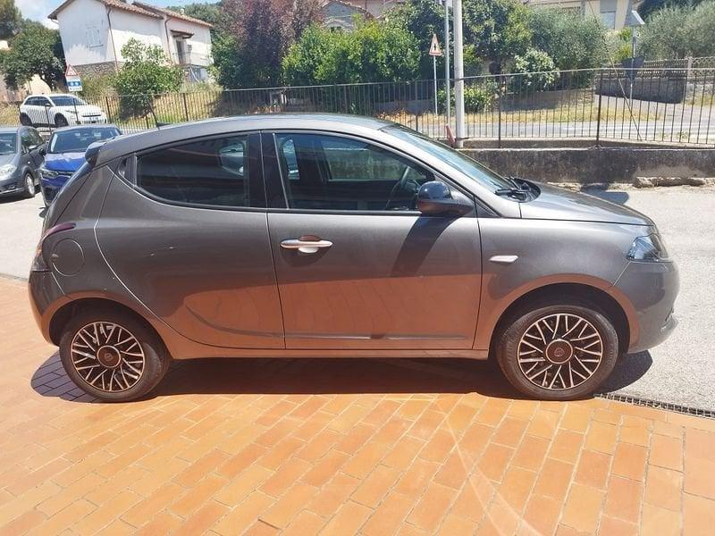 Lancia Ypsilon 1.0 FireFly 5 porte S&S Hybrid Platino