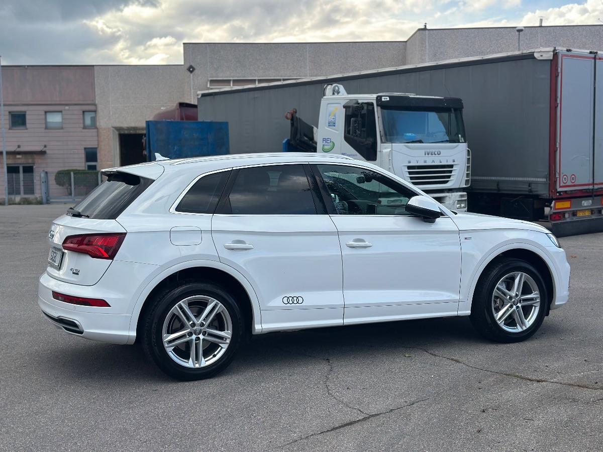 AUDI - Q5 - 40 TDI quattro S line plus