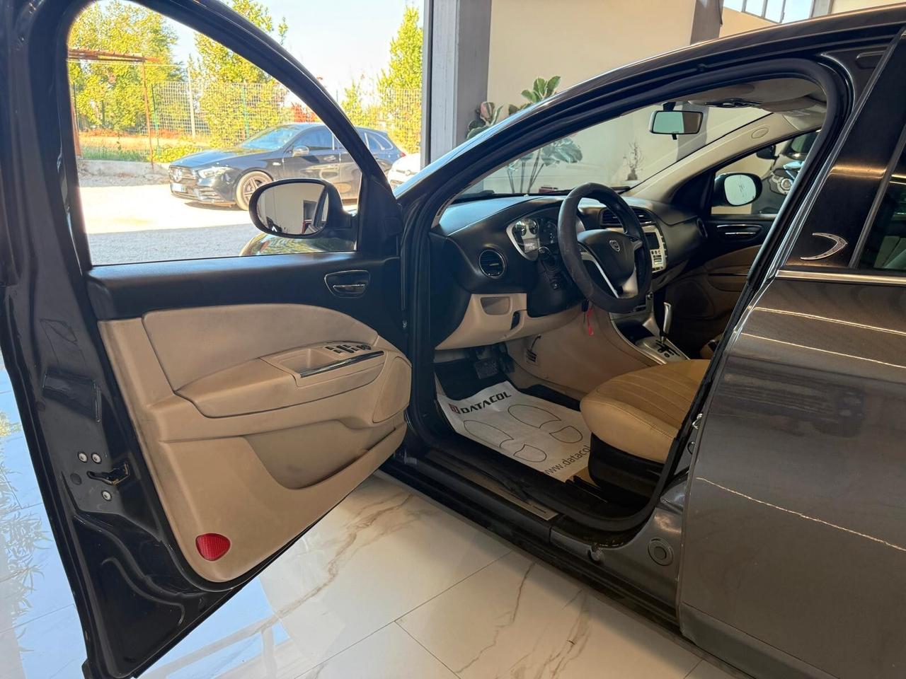 Lancia Delta 1.6 MJT DPF 105 CV Silver