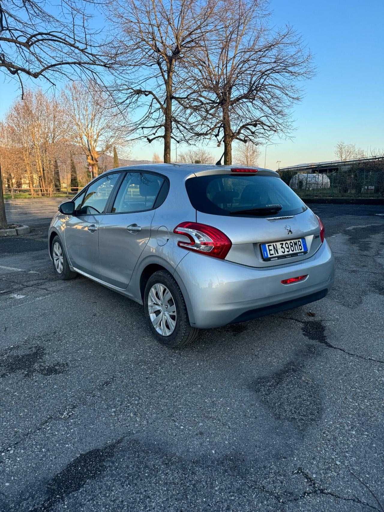 Peugeot 208 1.2 Neopatentati