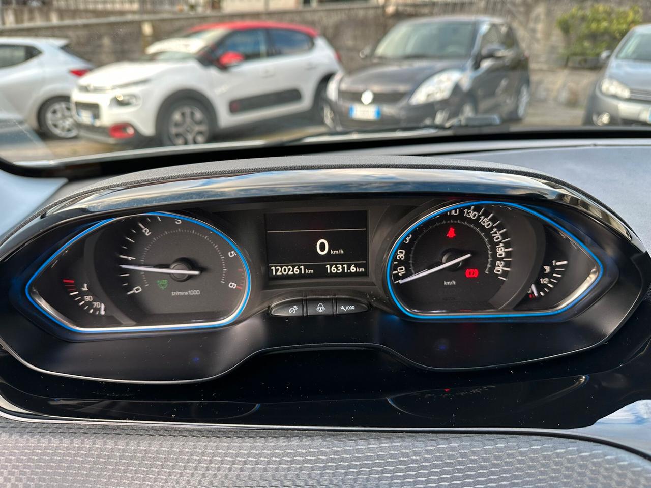 Peugeot 2008 BlueHDi 100 Allure