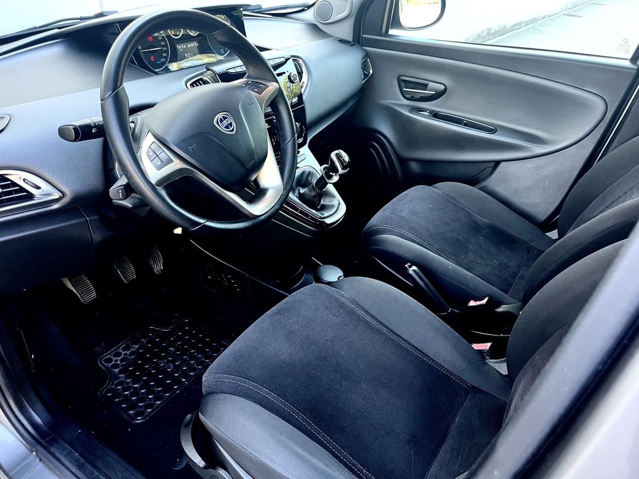 Lancia Ypsilon 1.2 69 CV 5 porte Platinum
