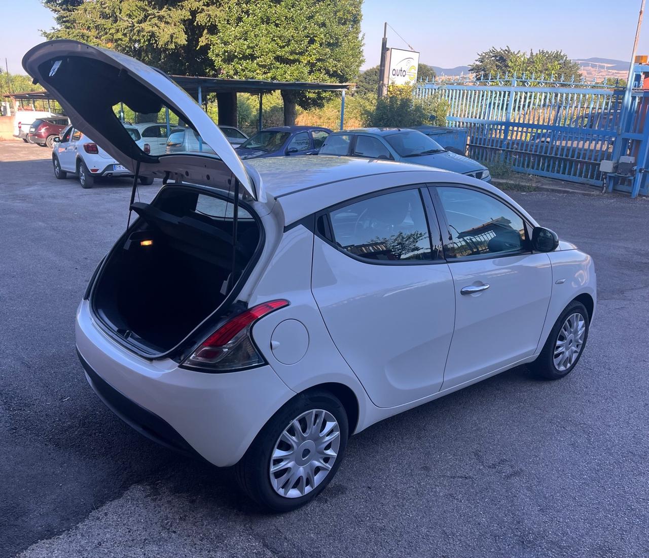 Lancia Ypsilon 1.2 69 CV 5 P Gold-km104000-