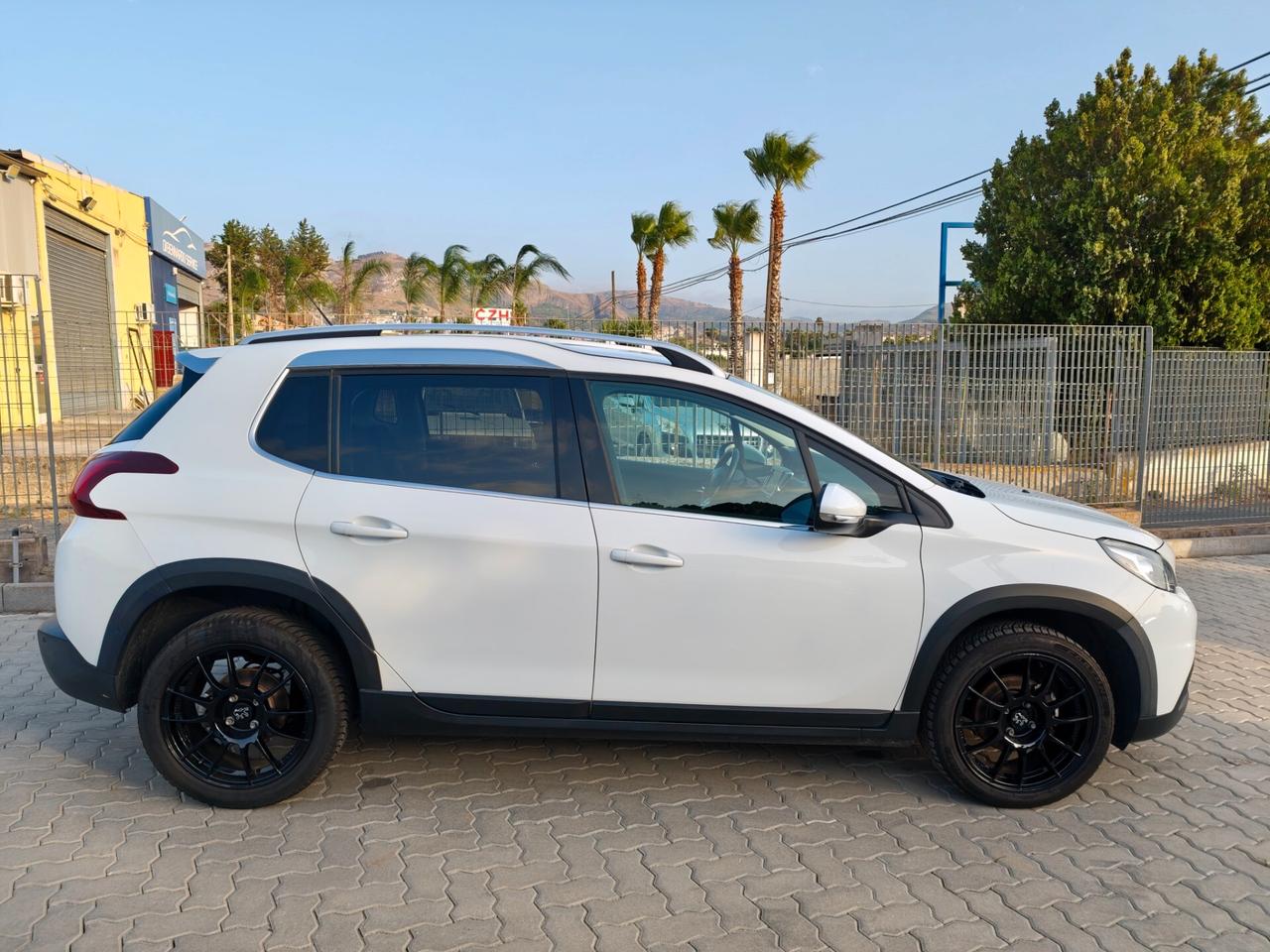 Peugeot 2008 BlueHDi 100 Black Matt