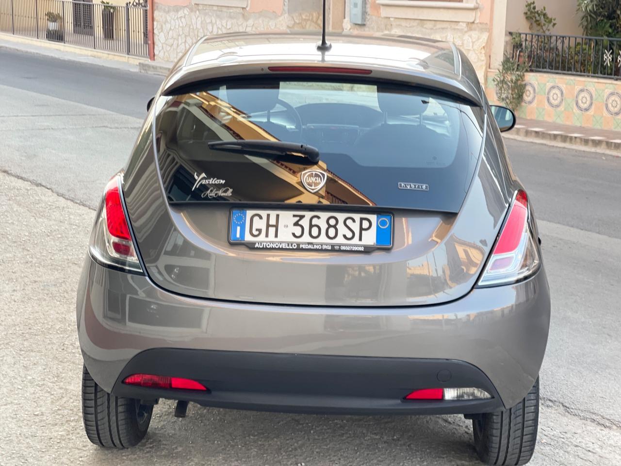 Lancia Ypsilon 1.0 5 porte S&S Hybrid Silver 2022