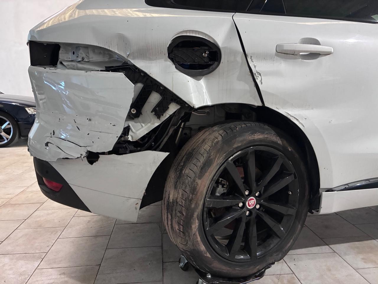 Jaguar F-Pace 2.0 D 180 CV AWD aut. R-Sport