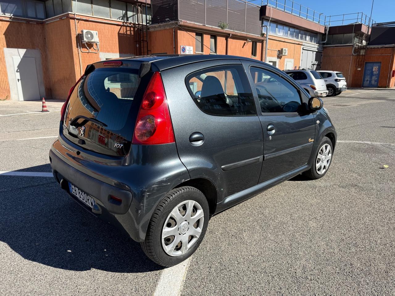 Peugeot 107 1.0 68CV 5p. Sweet Years 2Tronic