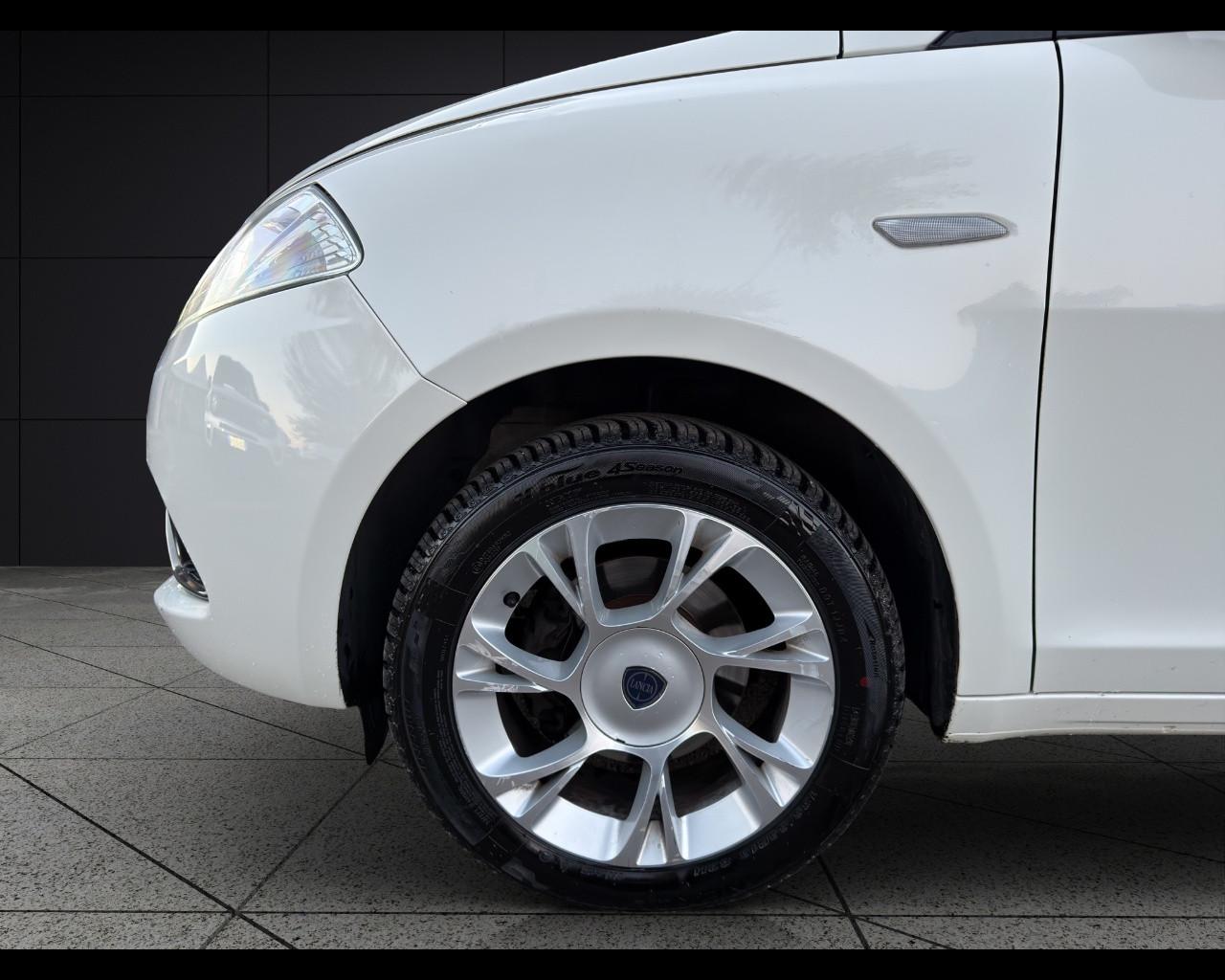LANCIA Ypsilon 3ª serie - Ypsilon 1.2 69 CV 5 porte GPL Ecochic Elefantino Blu