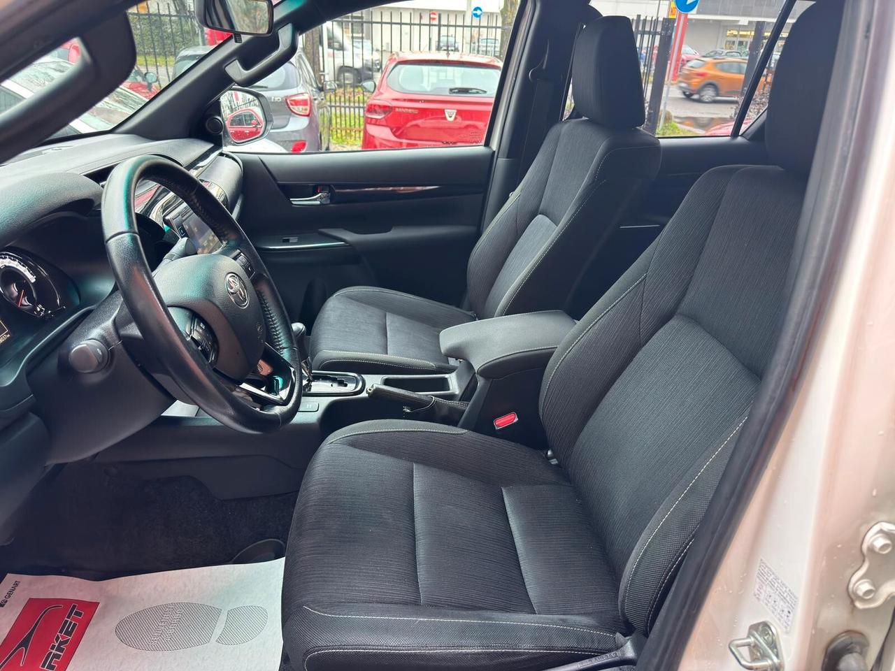 Toyota Hilux 2.4 D-4D A/T 4WD 4 porte Double Cab lounge