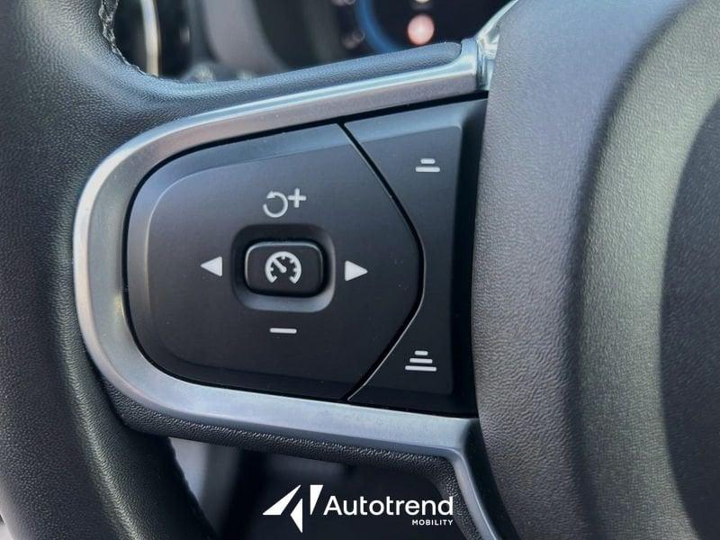 Volvo XC60 B4 197+14 CV AWD Automatica Mild Hybrid Momentum