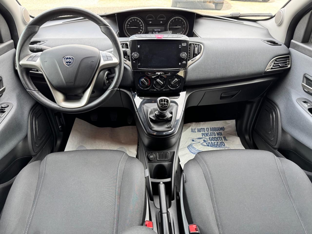 Lancia Ypsilon 1.0 Gold Hybrid