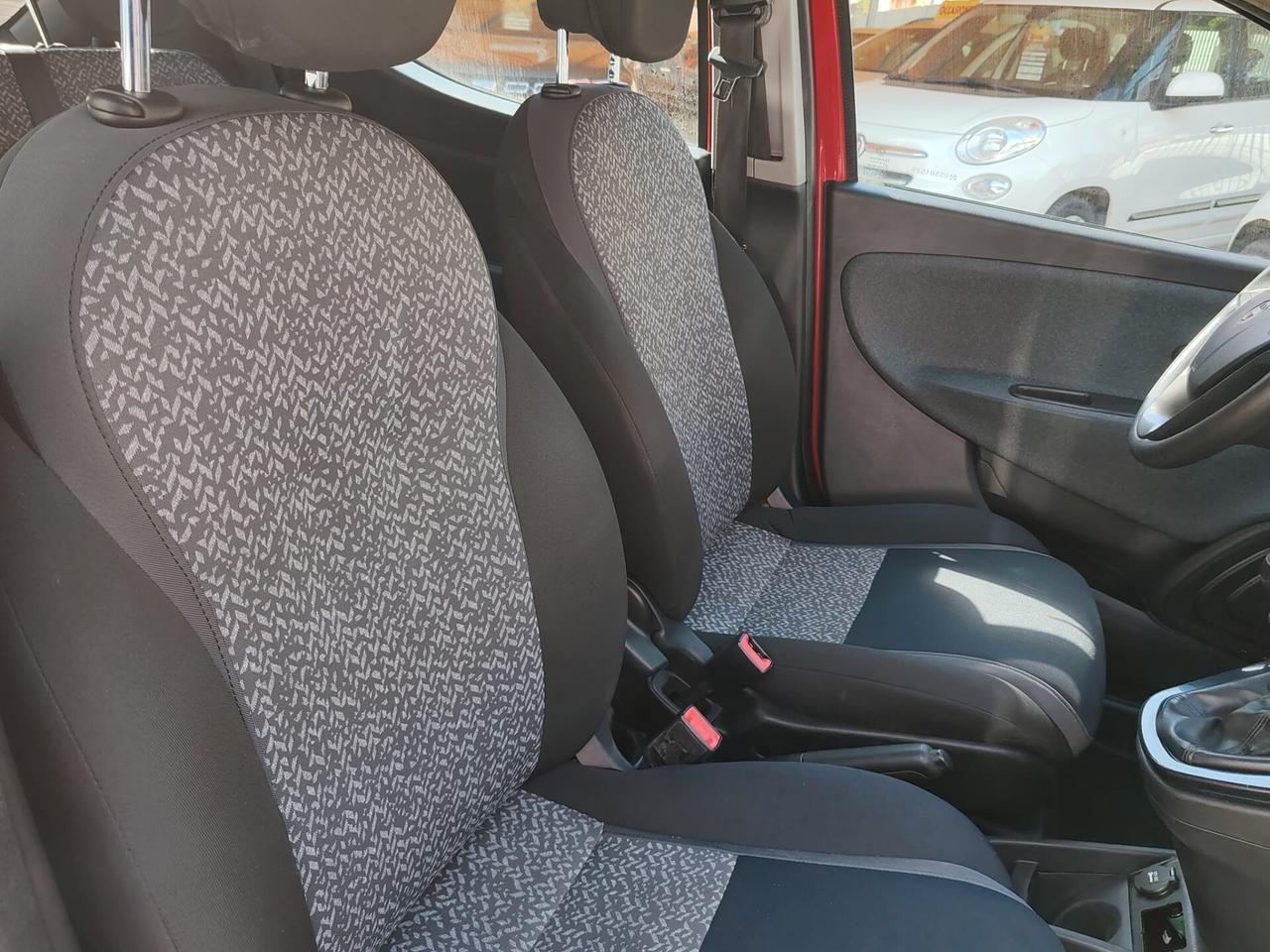 Lancia Ypsilon 1.0 IBRIDA