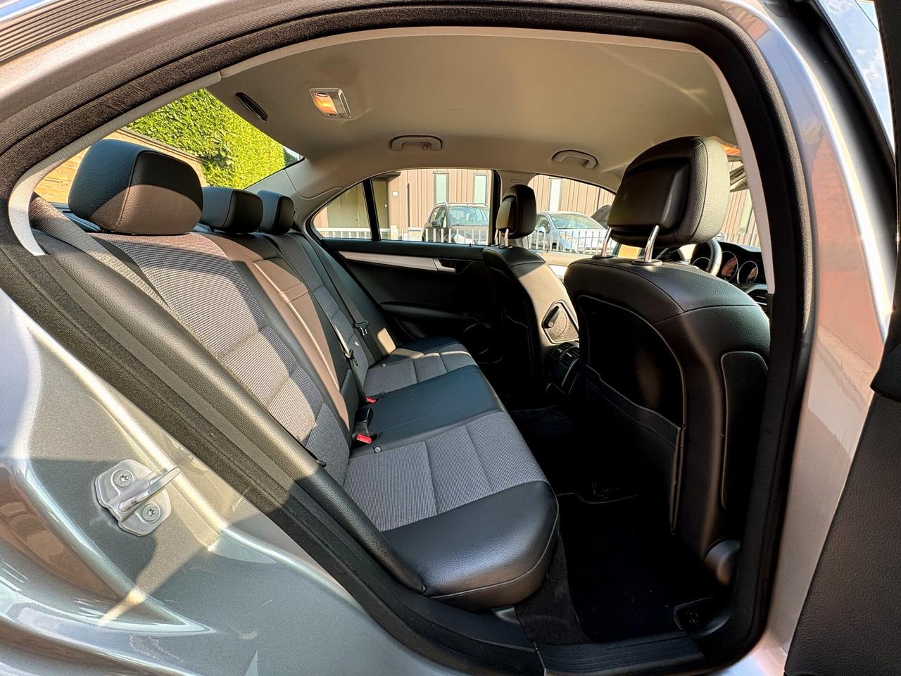 MERCEDES C200(benz)- 97000km- U.Propr-AMG-2012