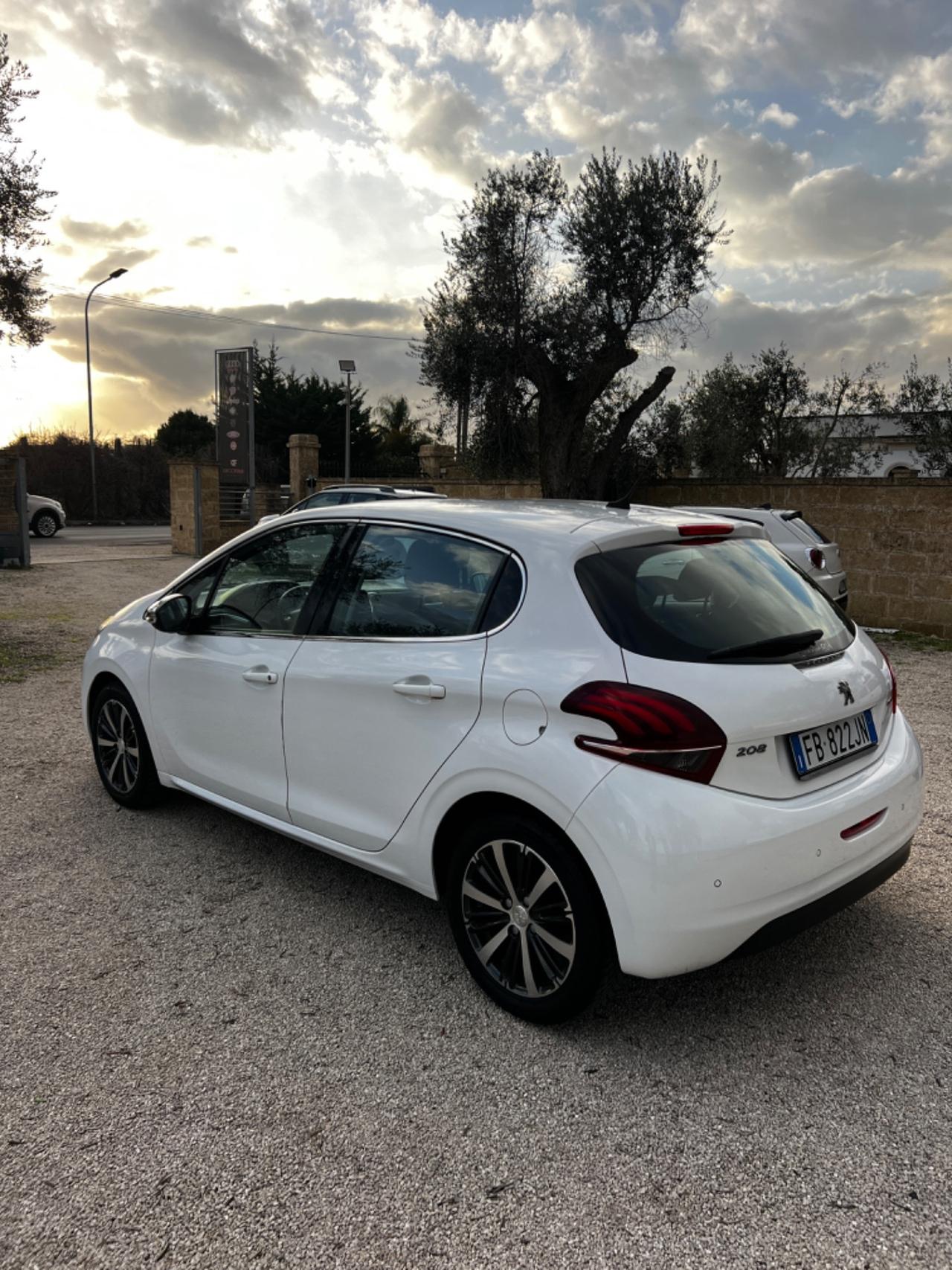Peugeot 208 PureTech 82 5 porte Allure 5 porte 90000 km ufficiali