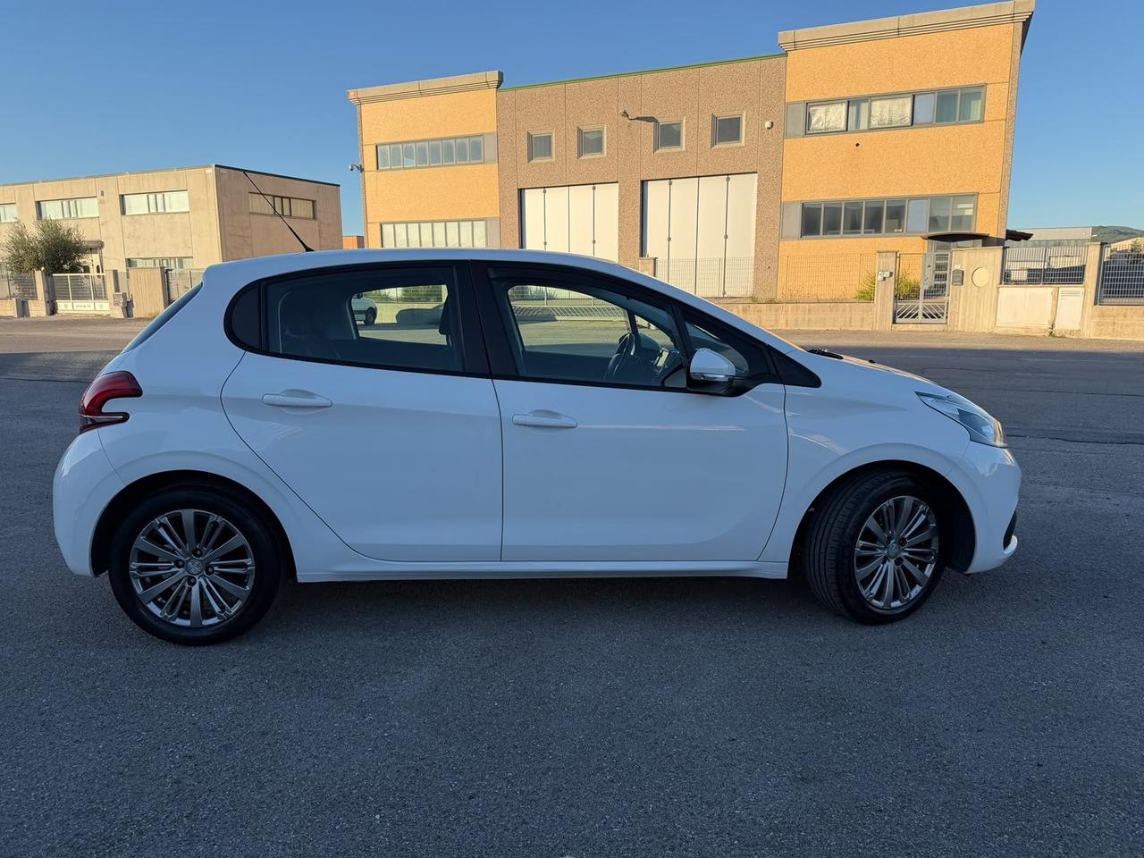 Peugeot 208 87000 KM GARANZIA 12 MESI