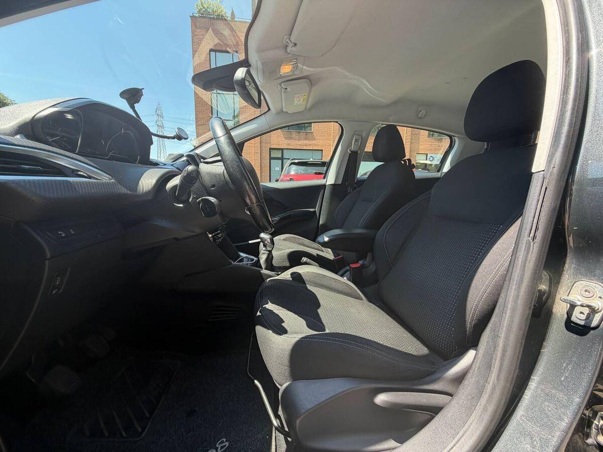 Peugeot 208 1.2 puretech Allure 82cv 3p