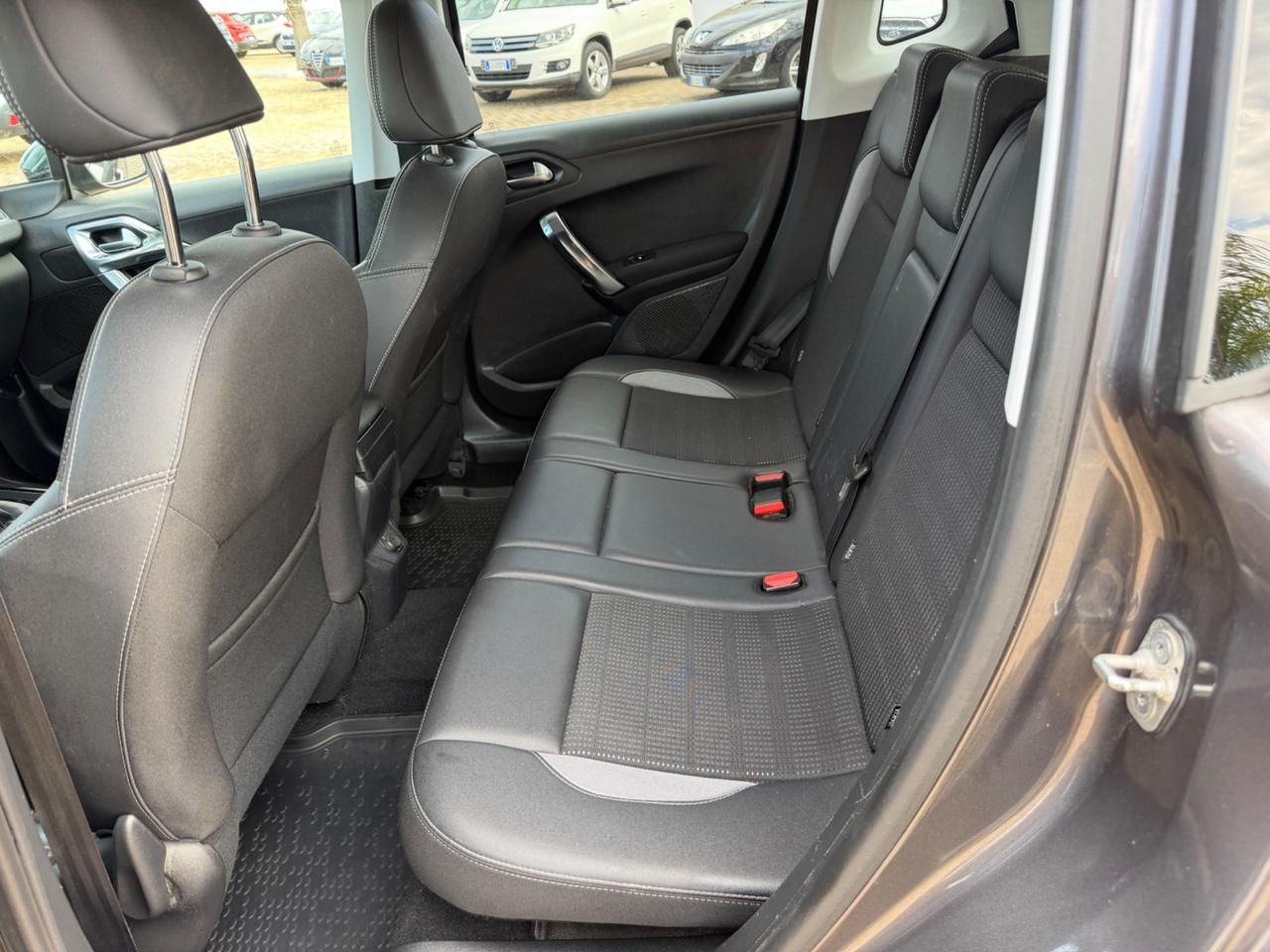 Peugeot 2008 BlueHDi 120 S&S Allure