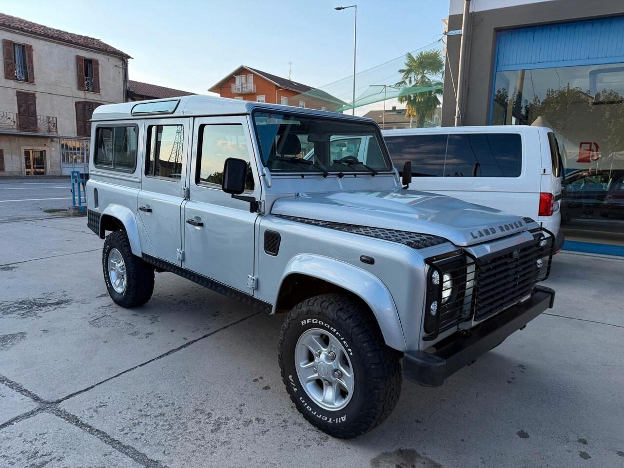 Land Rover Defender 110 2.4 TD4 Station Wagon N1
