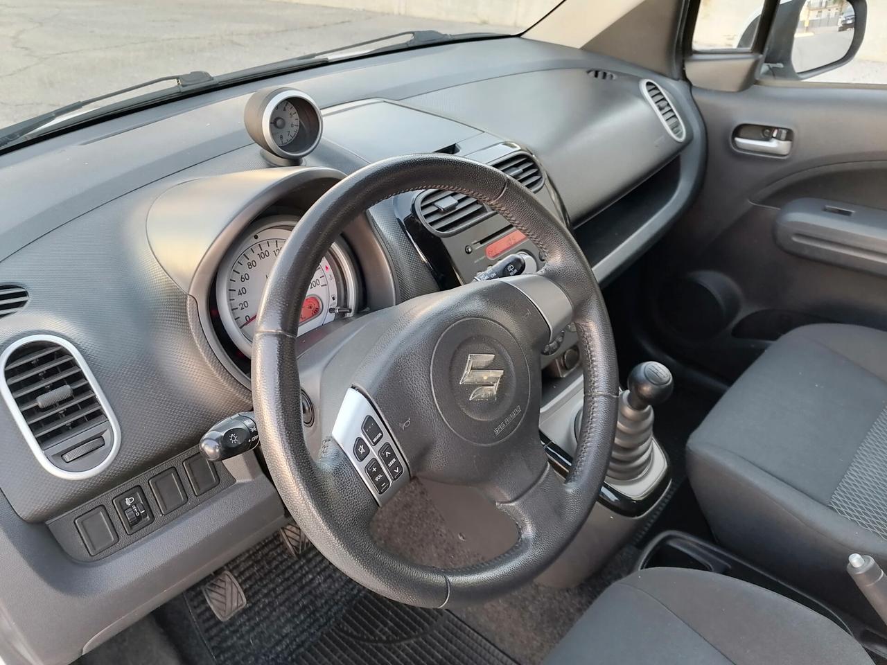 Suzuki Splash 1.0 VVT Style 2014