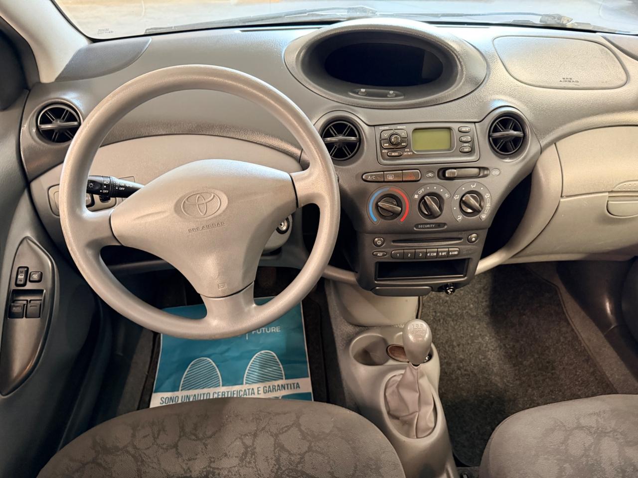 Toyota Yaris 1.0i 16V cat 5 porte Sol