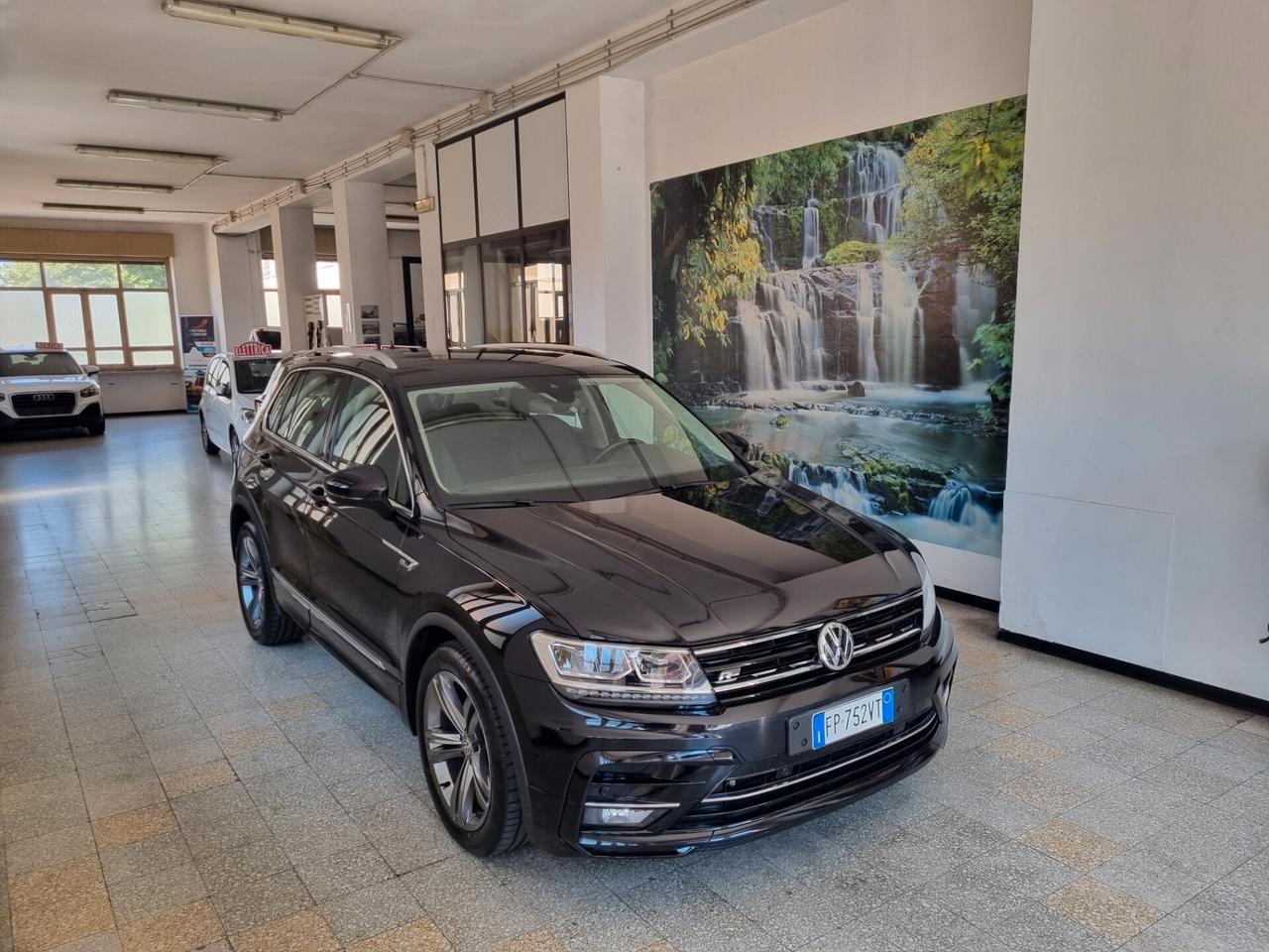 Volkswagen Tiguan 1.6 TDI R-LINE, VIRTUAL COCKPIT, FULL LED