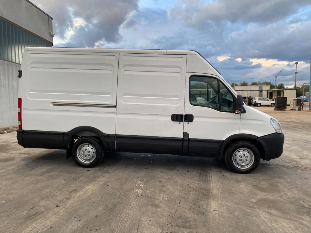 Iveco Daily 35/S/10, TETTO ALTO, PASSO LUNGO, GEMELLATO,Unico propietario