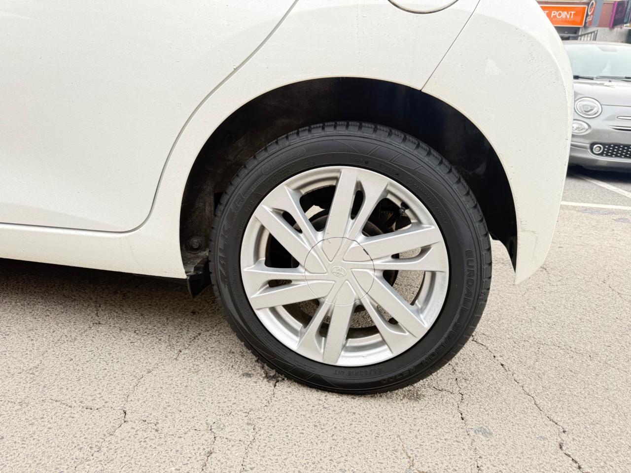 Toyota Aygo 1.0 VVT-i 72 CV 5 porte x-play LED NAVI KAMERA PDC BLUETOOTH CERCHI 16 CAR PLAY