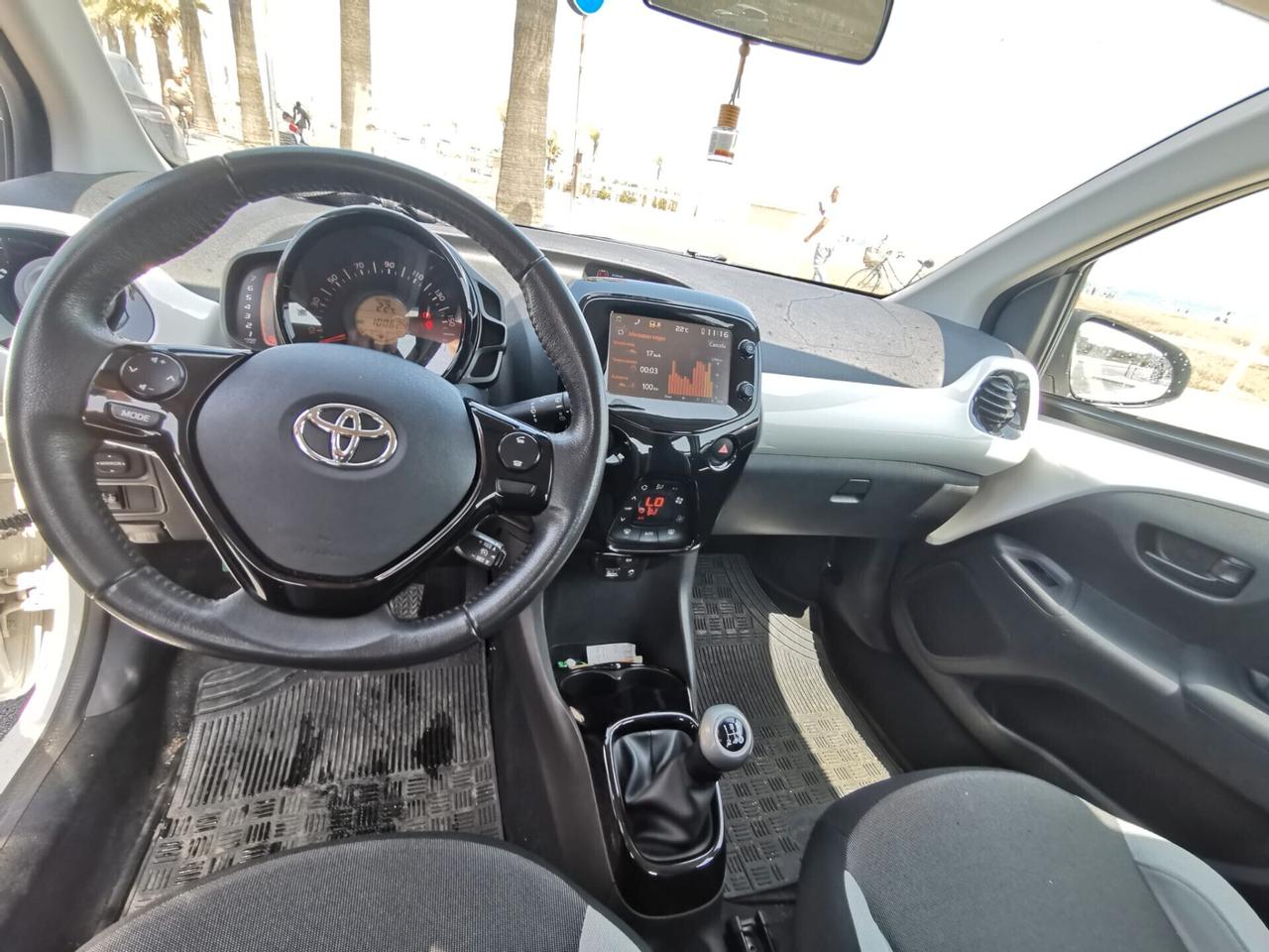 Toyota Aygo 1.0 VVT-i 69 CV 5 porte x-cool 10/2014